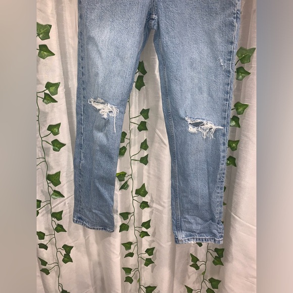Zara slightly ripped jeans. Only worn a few times, Zara size 6 - Picture 2 of 2